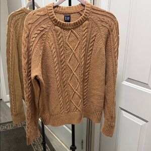 GAP Men’s Cable Knit Crewneck Sweater in Camel Brown